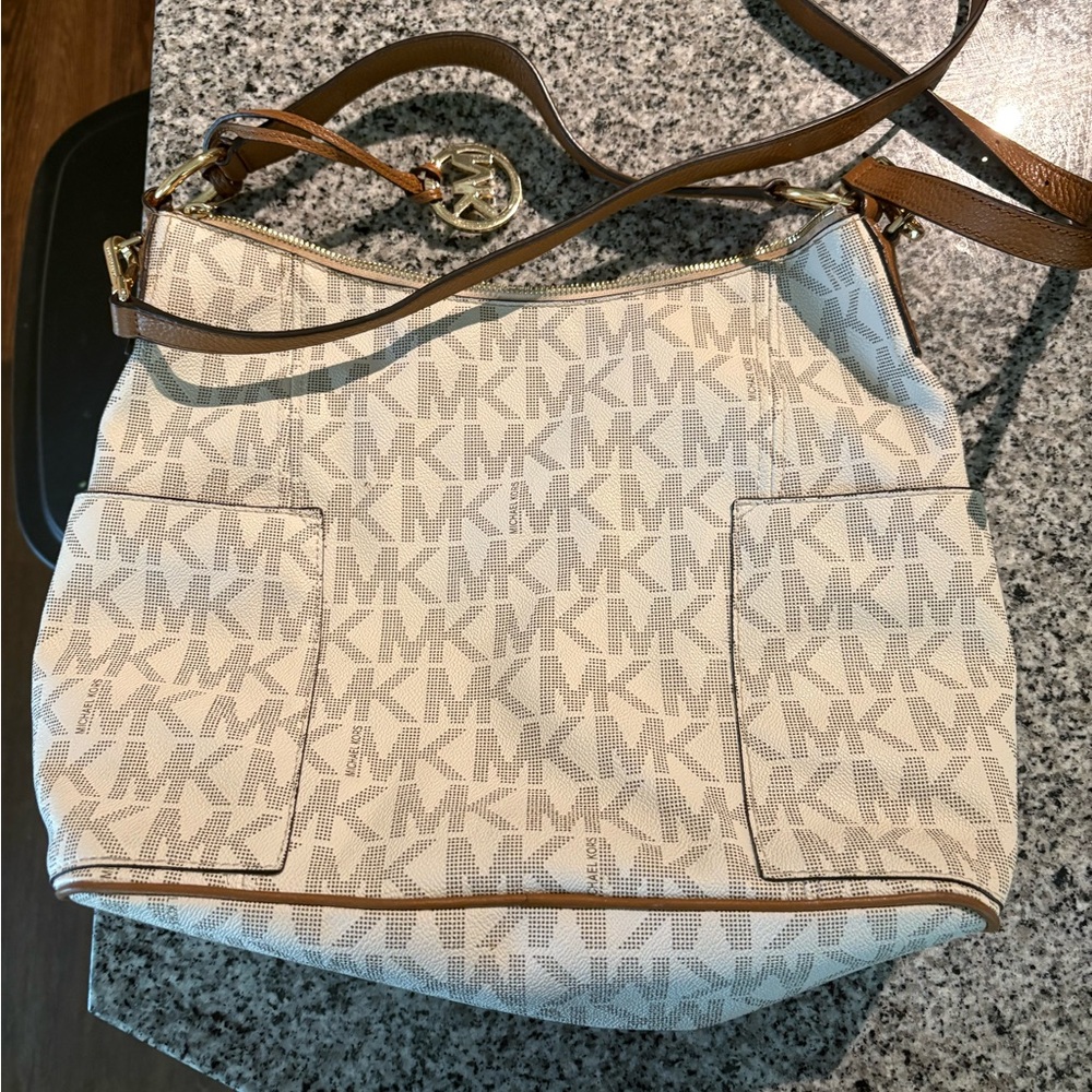 Michael Kors White and Tan Shoulder Bag - Picture 2 of 5